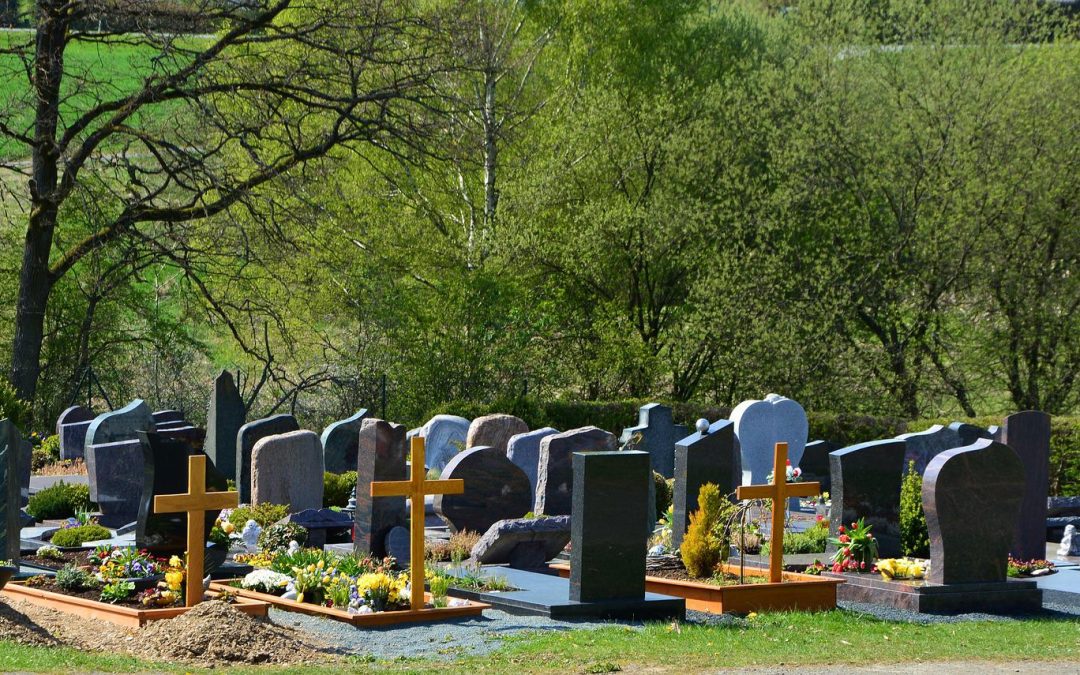 Meditativer Gang über den Friedhof