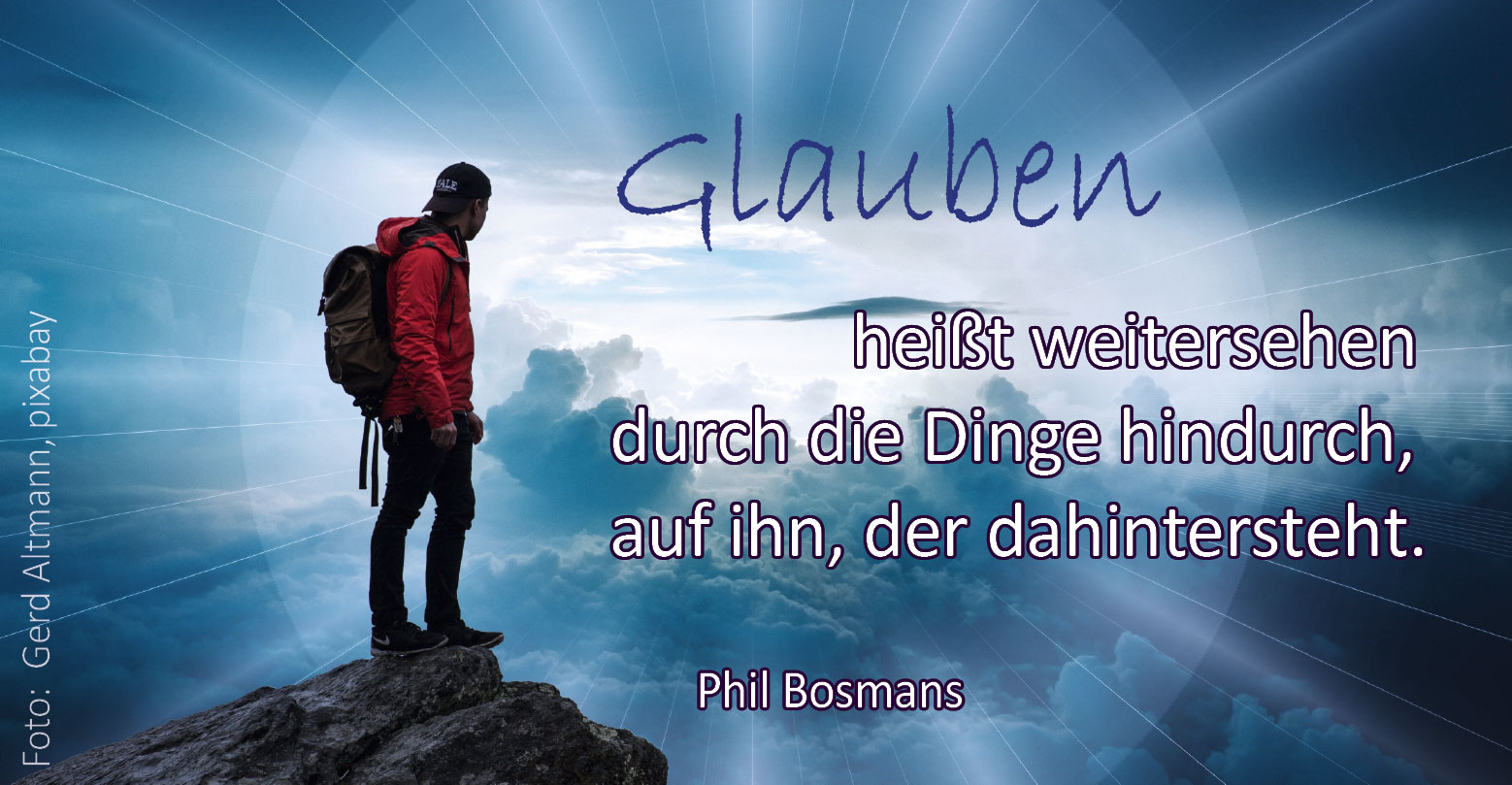 Glauben (Bild: Mann auf Bergspitze blickt zu den Wolken, Gerd Altmann, pixabay)