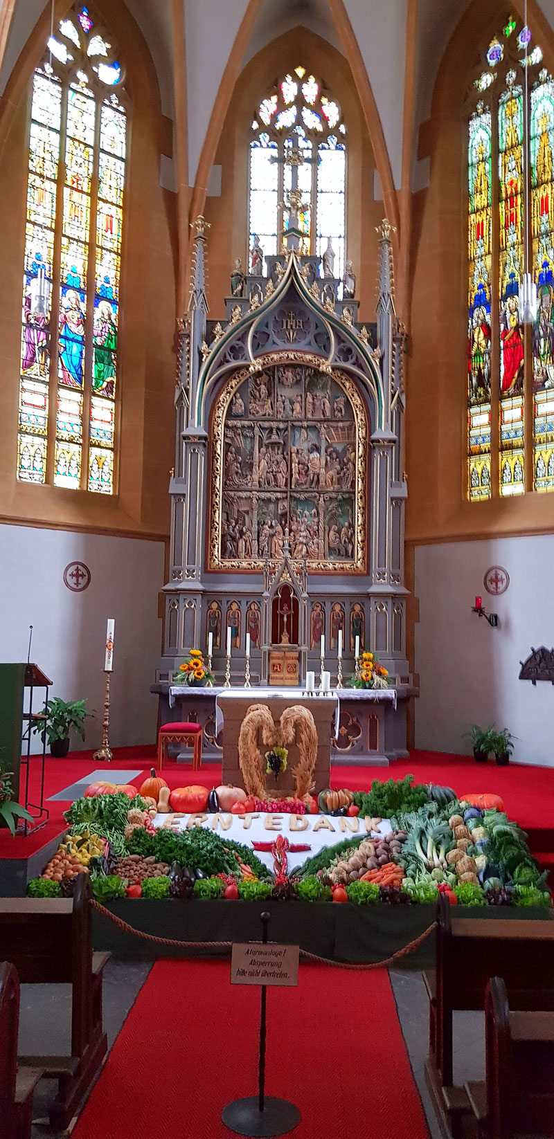 Erntedankaltar in der St. Georg - Kirche, Niederwerth (Foto: Dorschner)
