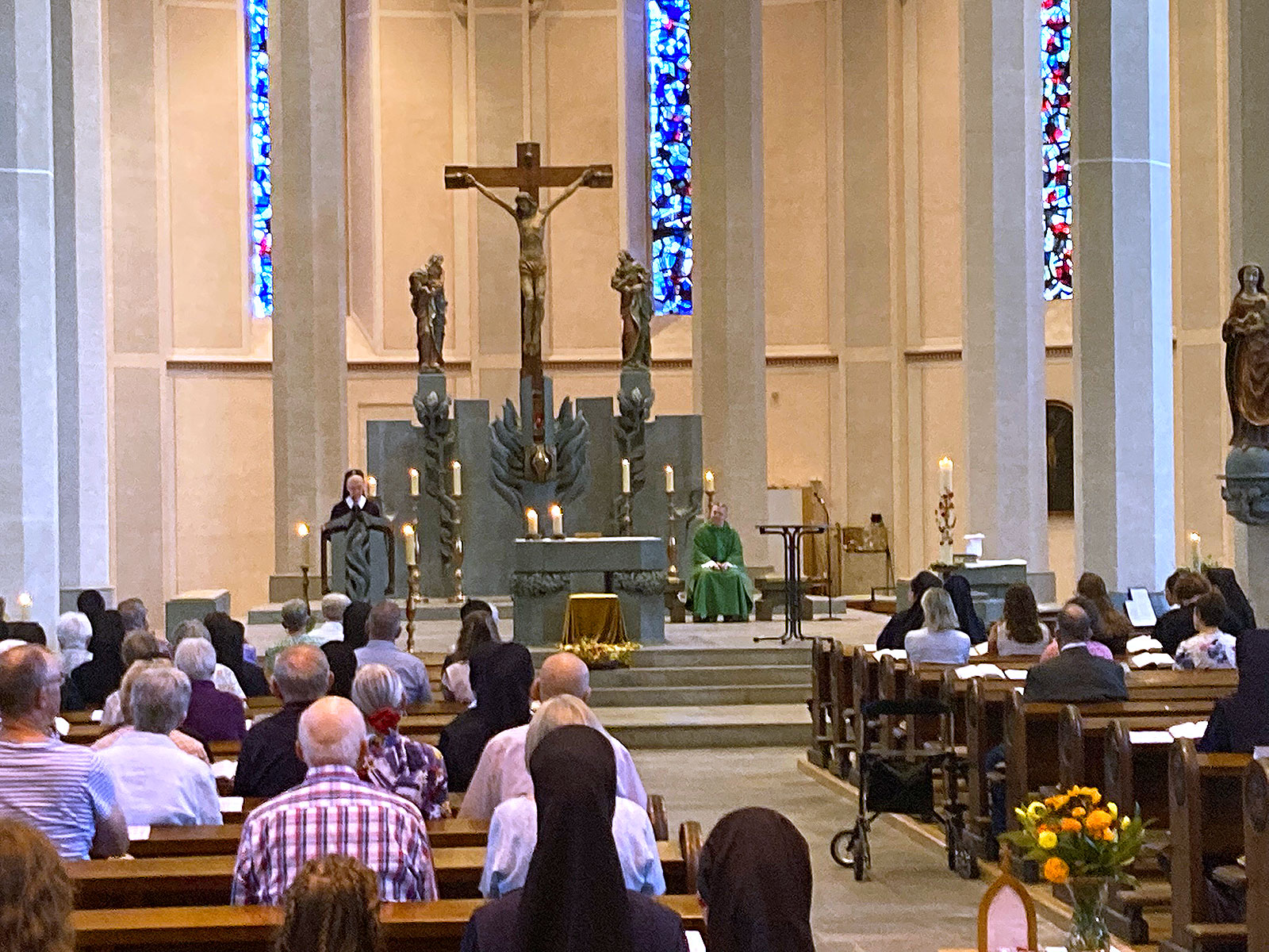 Beim Dankgottesdienst für 100 Jahre Bestehen der Schönstätter Marienschwestern, deren Gemeinschaft von Pater Josef Kentenich in Vallendar-Schönstatt gegründet wurde. (Foto: Brehm)