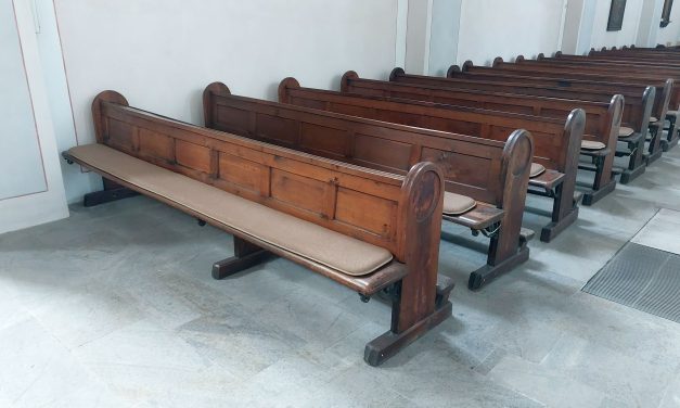 Kirchenbänke abzugeben